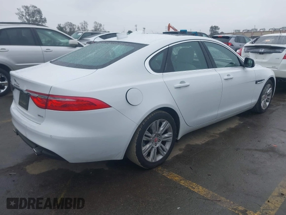 2016 Jaguar XF 35t Premium with VIN SAJBD4BV8GCY18423, listed as a IAAI auction lot 41712643 with 92,393 mi miles. Bid and sale history available at carsss.com. Image 4.