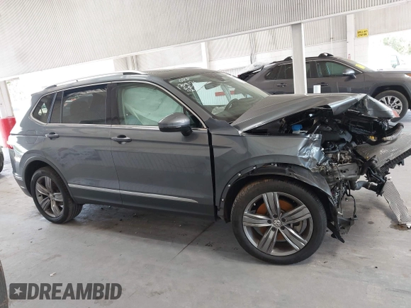 2020 Volkswagen Tiguan SE z VIN 3VV3B7AX0LM007612, wystawiony jako IAAI lot #42275320 z przebiegiem 44 254 mil mil oraz . Historia ofert i sprzedaży dostępna na DreamBid. Obrazek 14.