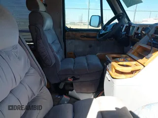 1994 GMC Vandura z VIN 1GDEG25K4RF523356, wystawiony jako IAAI lot #41854612 z przebiegiem 187 013 mil mil oraz . Historia ofert i sprzedaży dostępna na DreamBid. Obrazek 5.