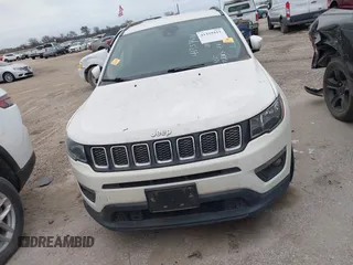 2019 Jeep Compass Latitude z VIN 3C4NJCBBXKT802046, wystawiony jako IAAI lot #41359411 z przebiegiem 82 747 mil mil oraz . Historia ofert i sprzedaży dostępna na DreamBid. Obrazek 6.