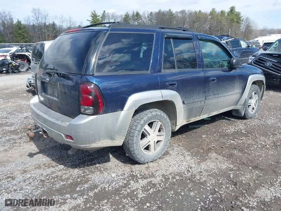 2007 Chevrolet TrailBlazer LT with VIN 1GNDT13S772215411, listed as a IAAI auction lot 41883115 with 221,815 mi miles. Bid and sale history available at carsss.com. Image 4.