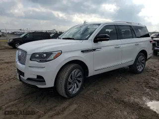 2024 Lincoln Navigator Reserve with VIN 5LMJJ2LG5REL04228, listed as a Copart auction lot 84090274 with 44 mi miles and Salvage Title. Bid and sale history available at carsss.com. Image 1.