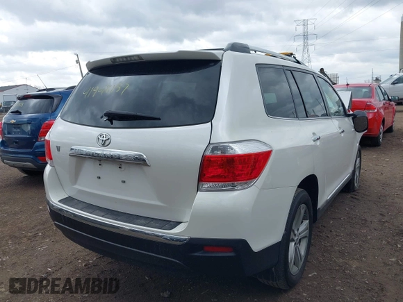 2013 Toyota Highlander Limited z VIN 5TDYK3EH5DS138469, wystawiony jako IAAI lot #41948157 z przebiegiem 135 382 mil mil oraz . Historia ofert i sprzedaży dostępna na DreamBid. Obrazek 4.