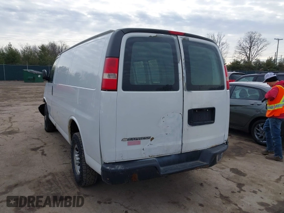 2008 Chevrolet Express Cargo Van with VIN 1GCGG25C081217403, listed as a IAAI auction lot 41470035 with 0 mi miles. Bid and sale history available at carsss.com. Image 3.
