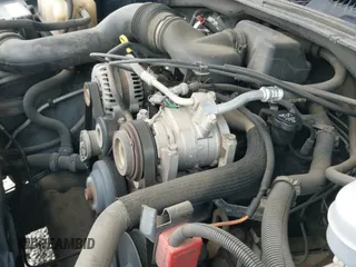 2005 Chevrolet Silverado 1500 Work Truck z VIN 1GCEC14X55Z194229, wystawiony jako IAAI lot #42685614 z przebiegiem 213 723 mil mil oraz . Historia ofert i sprzedaży dostępna na DreamBid. Obrazek 19.