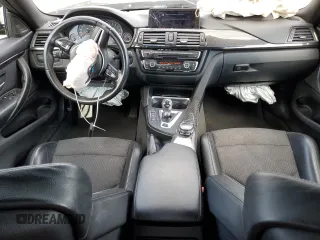 2015 BMW M4 with VIN WBS3R9C52FK330520, listed as a Copart auction lot 68379264 with 60,983 mi miles and Salvage Title. Bid and sale history available at carsss.com. Image 8.