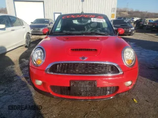 2010 MINI Convertible S z VIN WMWMS3C52ATZ85466, wystawiony jako Copart lot #81320914 z przebiegiem 143 183 mil mil oraz Szkoda całkowita • Salvage title. Historia ofert i sprzedaży dostępna na DreamBid. Obrazek 5.