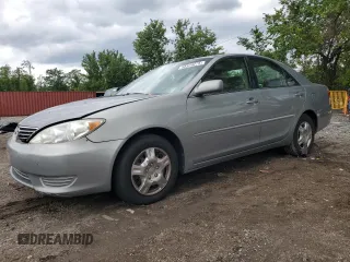 2005 Toyota Camry STD z VIN 4T1BE32K95U582864, wystawiony jako Copart lot #58329275 z przebiegiem 288 723 mil mil oraz Szkoda całkowita • Salvage title. Historia ofert i sprzedaży dostępna na DreamBid. Obrazek 1.