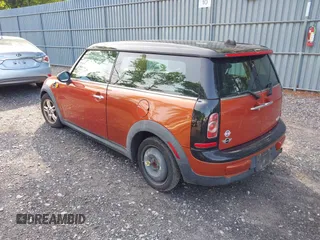 2013 MINI Clubman z VIN WMWZF3C53DT489607, wystawiony jako IAAI lot #42407339 z przebiegiem 169 164 mil mil oraz . Historia ofert i sprzedaży dostępna na DreamBid. Obrazek 3.