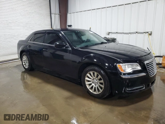 2014 Chrysler 300 z VIN 2C3CCAAG0EH132608, wystawiony jako Copart lot #59217075 z przebiegiem 215 836 mil mil oraz Szkoda całkowita • Salvage title. Historia ofert i sprzedaży dostępna na DreamBid. Obrazek 4.