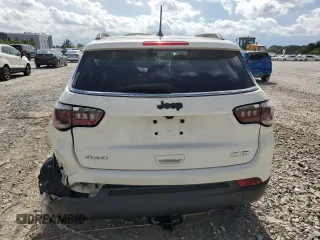 2019 Jeep Compass Latitude z VIN 3C4NJDBB8KT735291, wystawiony jako Copart lot #61901165 z przebiegiem 94 870 mil mil oraz Szkoda całkowita • Salvage title. Historia ofert i sprzedaży dostępna na DreamBid. Obrazek 6.