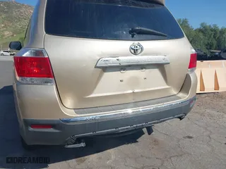 2011 Toyota Highlander with VIN 5TDZK3EH5BS042262, listed as a IAAI auction lot 41868350 with 239,202 mi miles. Bid and sale history available at carsss.com. Image 6.