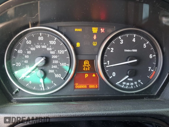 2011 BMW 3 Series 328i xDrive z VIN WBAPK5C52BF122207, wystawiony jako Copart lot #55922795 z przebiegiem 68 906 mil mil oraz Szkoda całkowita • Salvage title. Historia ofert i sprzedaży dostępna na DreamBid. Obrazek 9.