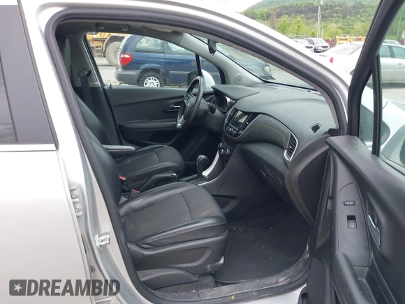 2019 Chevrolet Trax LT z VIN KL7CJLSB1KB961043, wystawiony jako IAAI lot #42227797 z przebiegiem 110 595 mil mil oraz . Historia ofert i sprzedaży dostępna na DreamBid. Obrazek 5.