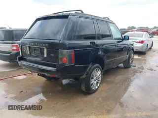 2007 Land Rover Range Rover HSE z VIN SALME15417A243558, wystawiony jako IAAI lot #42074890 z przebiegiem 122 176 mil mil oraz . Historia ofert i sprzedaży dostępna na DreamBid. Obrazek 4.