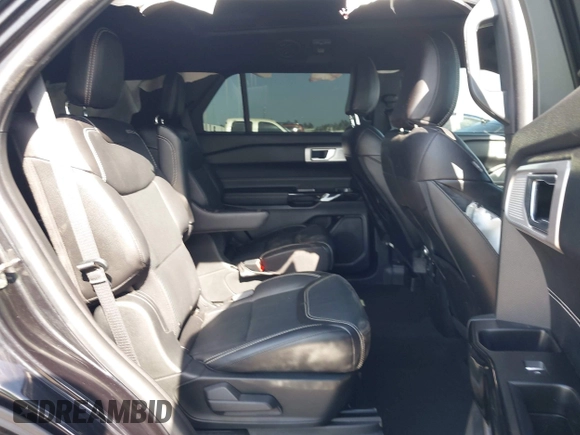2022 Ford Explorer ST z VIN 1FM5K8GC1NGA40631, wystawiony jako IAAI lot #42009716 z przebiegiem 37 700 mil mil oraz . Historia ofert i sprzedaży dostępna na DreamBid. Obrazek 8.