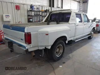 1993 Ford F-350 z VIN 2FTJW35M6PCA27433, wystawiony jako IAAI lot #42025246 z przebiegiem Nie podano mil oraz . Historia ofert i sprzedaży dostępna na DreamBid. Obrazek 4.