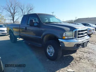 2002 Ford Super Duty F-250 XL with VIN 1FTNX21L52EB12546, listed as a IAAI auction lot 41851979 with 218,356 mi miles. Bid and sale history available at carsss.com. Image 1.
