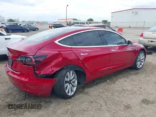 2019 Tesla Model 3 Mid Range z VIN 5YJ3E1EA7KF445040, wystawiony jako IAAI lot #41954956 z przebiegiem 68 004 mil mil oraz . Historia ofert i sprzedaży dostępna na DreamBid. Obrazek 4.