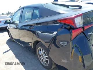 2020 Toyota Prius L Eco z VIN JTDKARFU1L3117772, wystawiony jako IAAI lot #40077005 z przebiegiem 71 892 mil mil oraz . Historia ofert i sprzedaży dostępna na DreamBid. Obrazek 18.