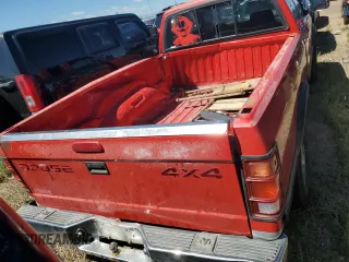 1996 Dodge Dakota z VIN 1B7GG23X1TS537628, wystawiony jako Copart lot #67980544 z przebiegiem 239 132 mil mil oraz Szkody całkowita. Historia ofert i sprzedaży dostępna na DreamBid. Obrazek 6.