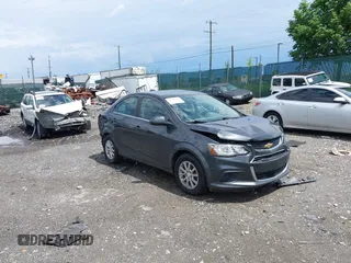 2017 Chevrolet Sonic LT z VIN 1G1JD5SG5H4148271, wystawiony jako IAAI lot #42285684 z przebiegiem 71 797 mil mil oraz . Historia ofert i sprzedaży dostępna na DreamBid. Obrazek 1.