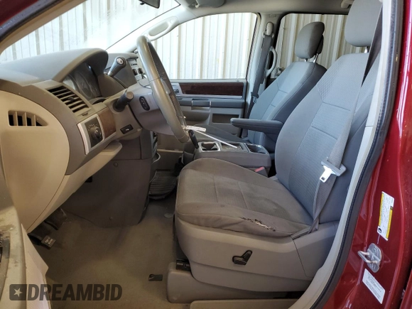 2010 Chrysler Town & Country Touring with VIN 2A4RR5D18AR392403, listed as a Copart auction lot 71429924 with 136,180 mi miles and Non Repairable. Bid and sale history available at DreamBid. Image 7.