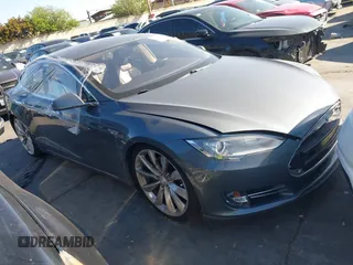 2013 Tesla Model S with VIN 5YJSA1DN4DFP06350, listed as a IAAI auction lot 41722976 with Not Provided miles. Bid and sale history available at carsss.com. Image 1.