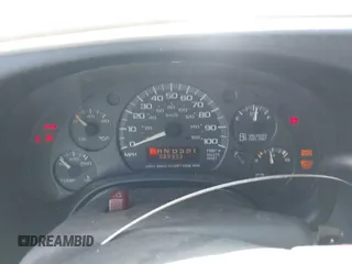 2002 Chevrolet City Express Cargo z VIN 1GCFG25W921195933, wystawiony jako IAAI lot #42003831 z przebiegiem 89 333 mil mil oraz . Historia ofert i sprzedaży dostępna na DreamBid. Obrazek 7.