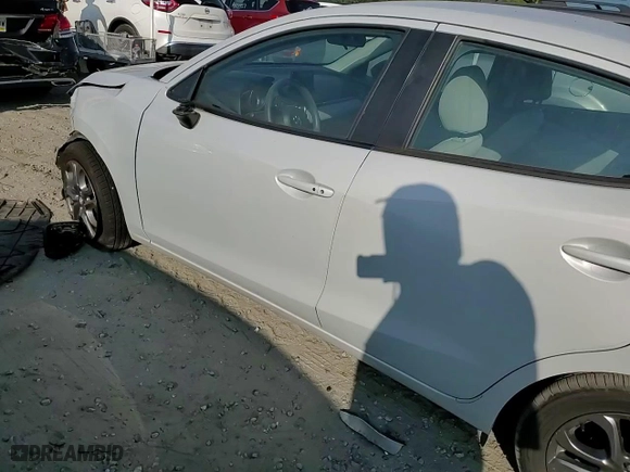 2019 Toyota Yaris Sedan L with VIN 3MYDLBYV2KY527973, listed as a Copart auction lot 68117544 with 27,887 mi miles and Salvage Title. Bid and sale history available at carsss.com. Image 11.