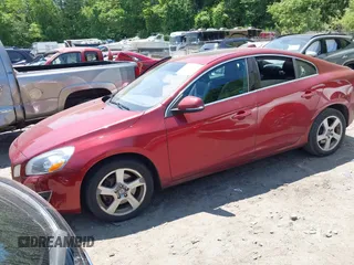 2013 Volvo S60 T5 z VIN YV1612FHXD1215492, wystawiony jako IAAI lot #42399165 z przebiegiem 205 023 mil mil oraz . Historia ofert i sprzedaży dostępna na DreamBid. Obrazek 2.