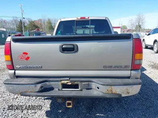 2000 Chevrolet Silverado 1500 with VIN 1GCEC14V1YZ105095, listed as a IAAI auction lot 42059944 with 245,089 mi miles and . Bid and sale history available at DreamBid. Image 17.