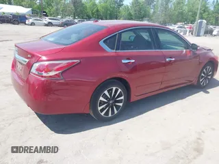 2015 Nissan Altima SV with VIN 1N4AL3AP5FC588001, listed as a IAAI auction lot 42075596 with 110,143 mi miles and . Bid and sale history available at carsss.com. Image 4.