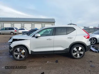 2021 Volvo XC40 Momentum with VIN YV4162UK2M2409330, listed as a IAAI auction lot 41206272 with 44,407 mi miles. Bid and sale history available at carsss.com. Image 14.