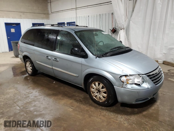 2006 Chrysler Town & Country Touring z VIN 2A4GP54L56R906567, wystawiony jako Copart lot #52990235 z przebiegiem 227 218 mil mil oraz Szkoda całkowita • Salvage title. Historia ofert i sprzedaży dostępna na DreamBid. Obrazek 4.