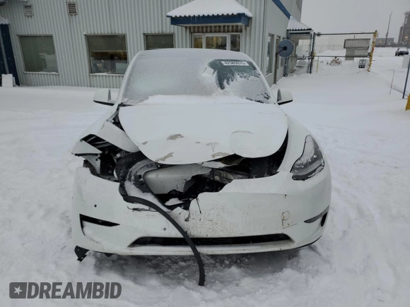2022 Tesla Model Y Long Range with VIN 7SAYGDEE4NF433617, listed as a Copart auction lot 42585975 with 93,949 mi miles and Salvage Title. Bid and sale history available at carsss.com. Image 5.