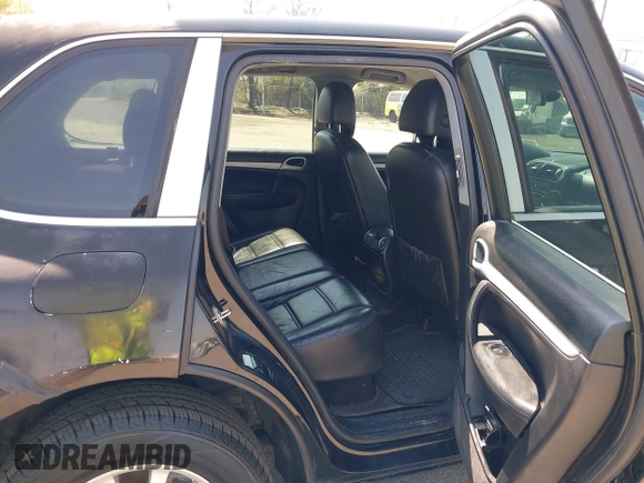 2005 Porsche Cayenne with VIN WP1AA29P25LA24897, listed as a IAAI auction lot 42125202 with 138,263 mi miles. Bid and sale history available at carsss.com. Image 8.