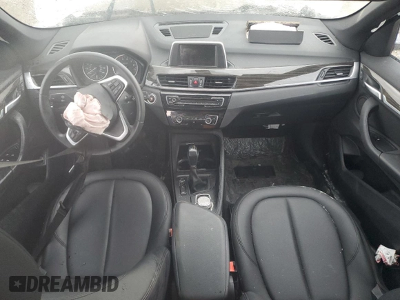 2017 BMW X1 xDrive28i z VIN WBXHT3C37H5F74312, wystawiony jako Copart lot #57479785 z przebiegiem Nie podano mil oraz Czysty tytuł • Clean title. Historia ofert i sprzedaży dostępna na DreamBid. Obrazek 8.