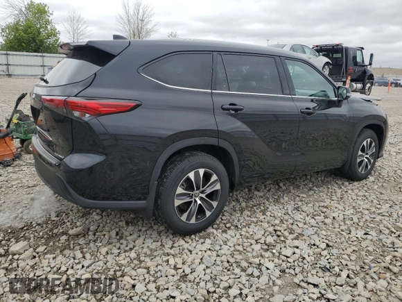 2022 Toyota Highlander XLE with VIN 5TDGZRBH6NS175420, listed as a Copart auction lot 57328585 with 47,962 mi miles and Salvage title. Bid and sale history available at DreamBid. Image 3.