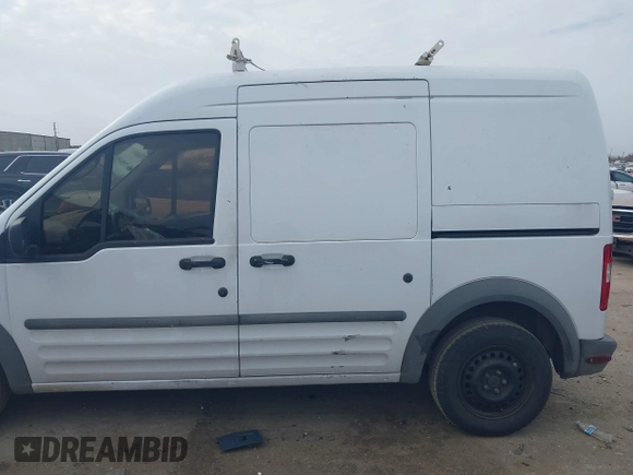 2010 Ford Transit Connect XL z VIN NM0LS7AN1AT027098, wystawiony jako IAAI lot #41740154 z przebiegiem 217 827 mil mil oraz . Historia ofert i sprzedaży dostępna na DreamBid. Obrazek 14.