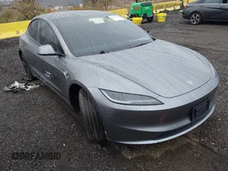 2025 Tesla Model 3 Long Range z VIN 5YJ3E1EA0SF906935, wystawiony jako IAAI lot #41915554 z przebiegiem 1 715 mil mil oraz . Historia ofert i sprzedaży dostępna na DreamBid. Obrazek 1.