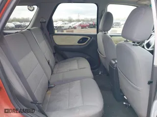 2006 Ford Escape XLT with VIN 1FMYU03126KA17323, listed as a IAAI auction lot 42048363 with 119,296 mi miles. Bid and sale history available at carsss.com. Image 8.