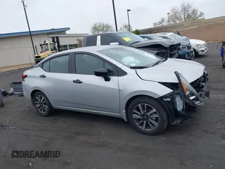 2024 Nissan Versa S z VIN 3N1CN8DV4RL865799, wystawiony jako IAAI lot #42044021 z przebiegiem 13 282 mil mil oraz . Historia ofert i sprzedaży dostępna na DreamBid. Obrazek 14.