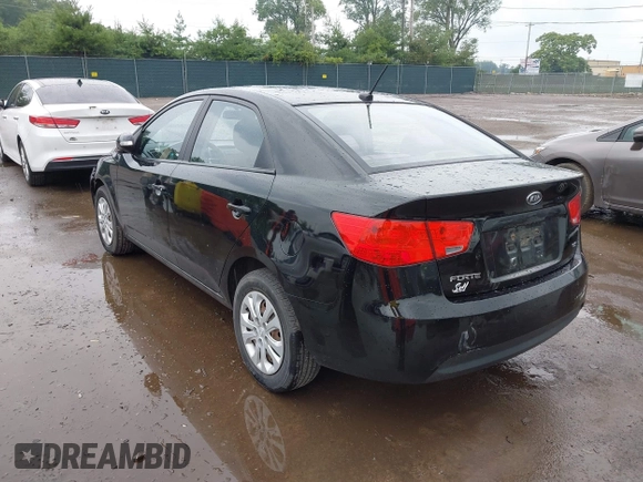 2010 Kia Forte EX z VIN KNAFU4A26A5065796, wystawiony jako IAAI lot #39824465 z przebiegiem 179 857 mil mil oraz . Historia ofert i sprzedaży dostępna na DreamBid. Obrazek 3.