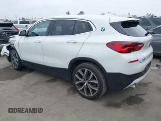 2022 BMW X2 sDrive28i z VIN WBXYH9C06N5U37719, wystawiony jako IAAI lot #42355050 z przebiegiem 33 127 mil mil oraz . Historia ofert i sprzedaży dostępna na DreamBid. Obrazek 3.