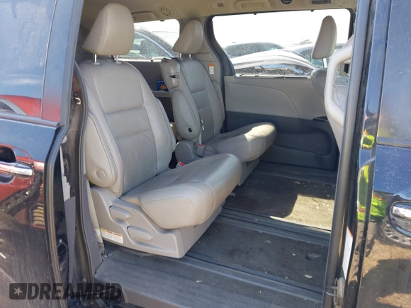 2019 Toyota Sienna XLE Auto Access Seat with VIN 5TDYZ3DC1KS979476, listed as a IAAI auction lot 41828688 with 86,389 mi miles. Bid and sale history available at carsss.com. Image 8.
