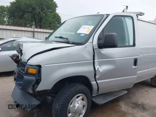 2009 Ford Econoline Cargo Commercial z VIN 1FTNE14W29DA56023, wystawiony jako IAAI lot #42362663 z przebiegiem 211 326 mil mil oraz . Historia ofert i sprzedaży dostępna na DreamBid. Obrazek 17.