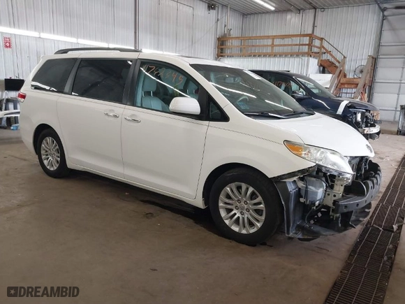 2012 Toyota Sienna XLE AAS with VIN 5TDYK3DC2CS196897, listed as a IAAI auction lot 41762345 with 183,188 mi miles. Bid and sale history available at carsss.com. Image 1.