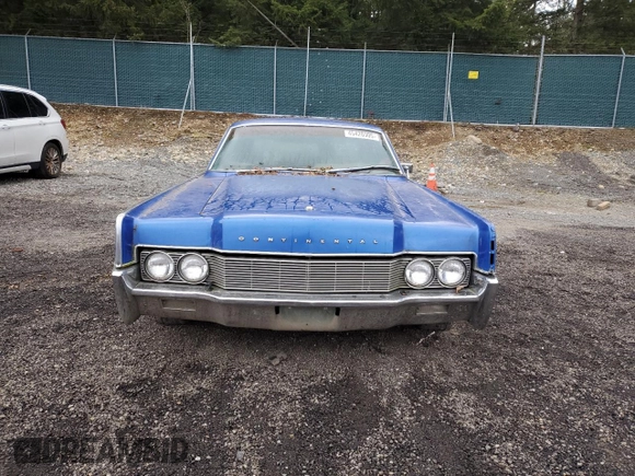 1967 Lincoln Continental with VIN 7Y82G808697, listed as a Copart auction lot 45420305 with 5,451 mi miles and Clean Title. Bid and sale history available at DreamBid. Image 5.