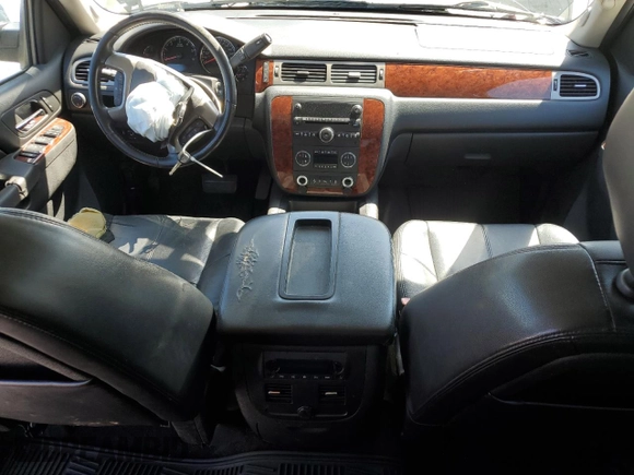 2013 Chevrolet Avalanche LT with VIN 3GNMCFE01DG177802, listed as a Copart auction lot 52987555 with 231,777 mi miles and Salvage title. Bid and sale history available at DreamBid. Image 8.